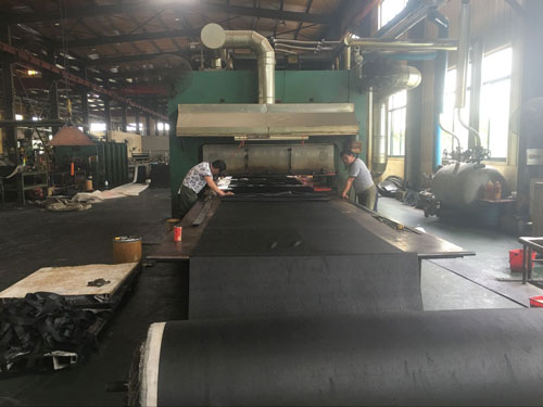 绝缘橡胶垫生产车间