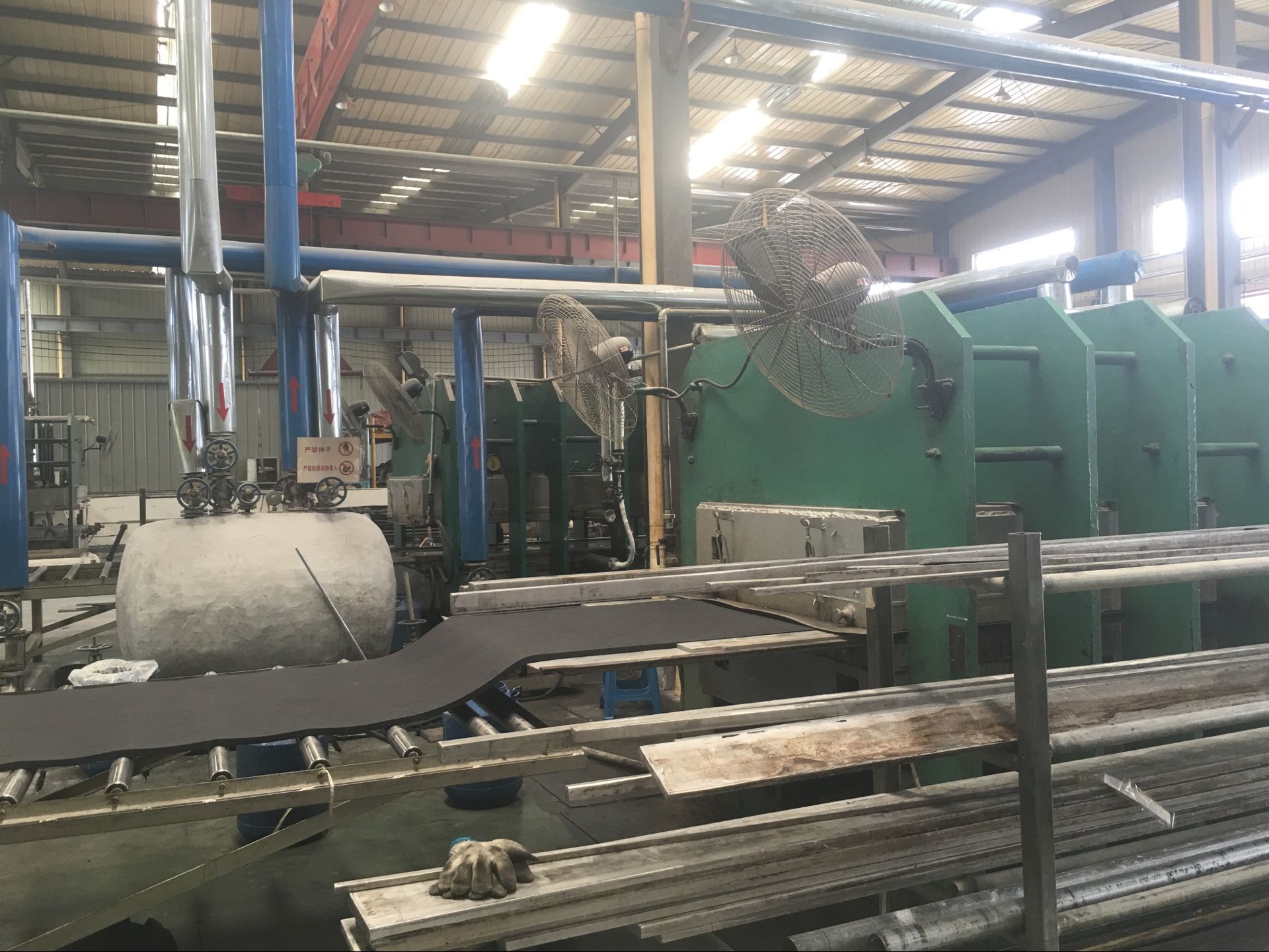 绝缘橡胶毯生产车间